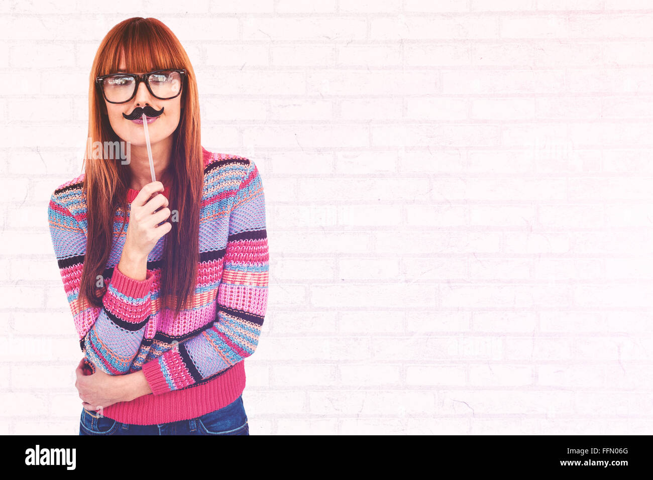 Immagine composita di sorridere hipster donna con un baffi Foto Stock