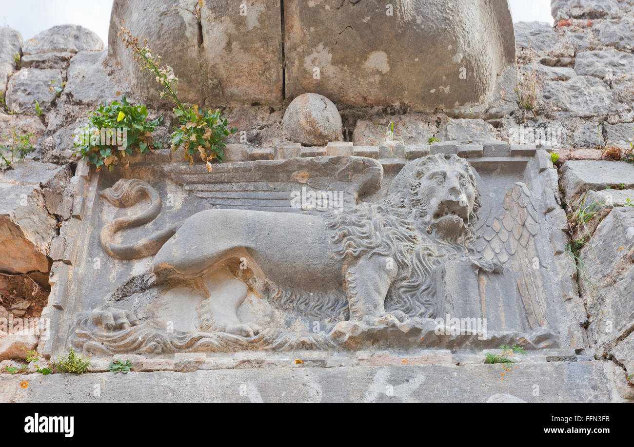 Veneziano leone alato all'entrata di San Giovanni castello (circa XV c) in San Giovanni in Monte Kotor, Montenegro Foto Stock