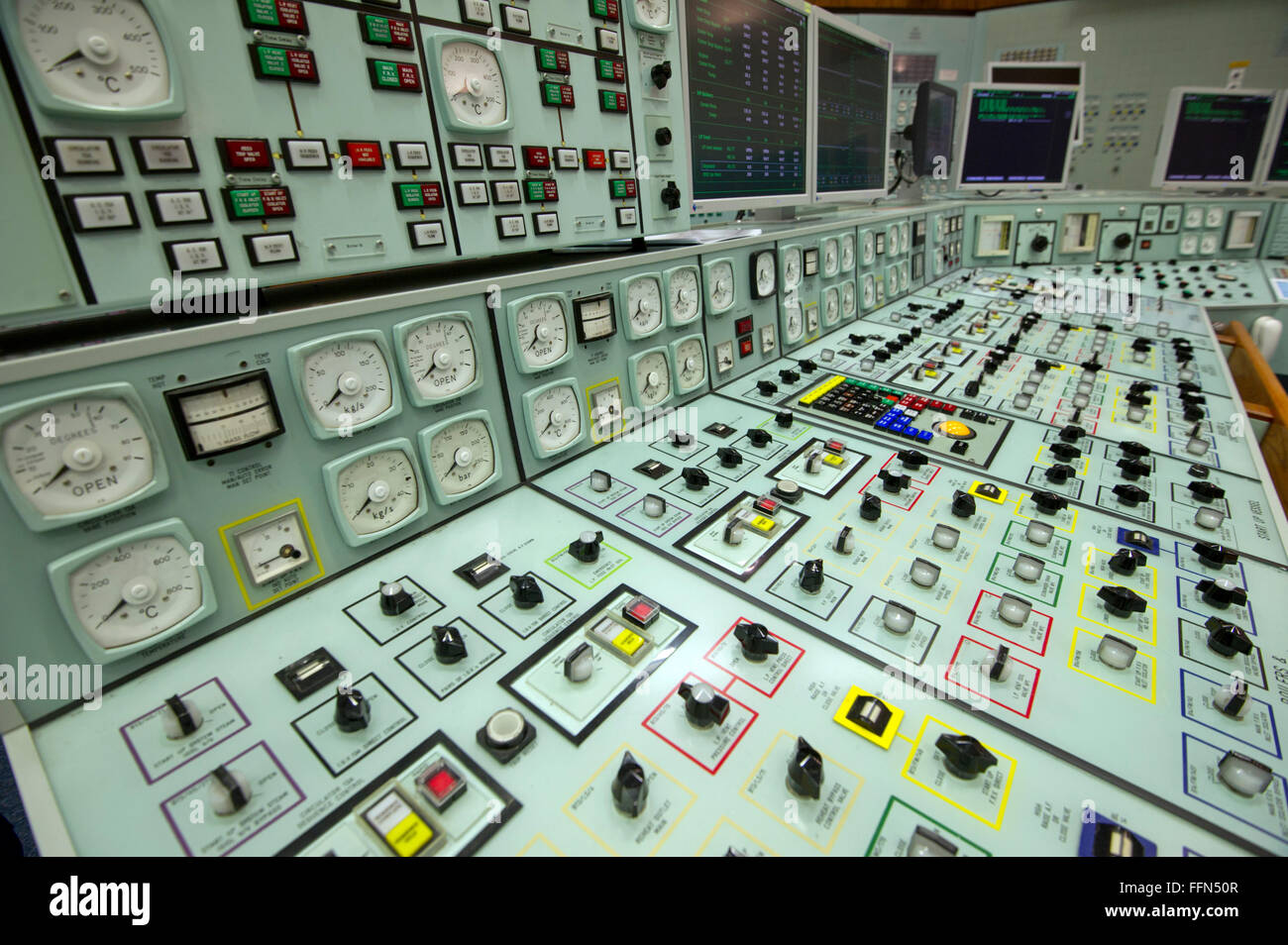 Sala di controllo del reattore e interruttore di arresto in Hinkley Point B centrale nucleare. Somerset, Regno Unito Foto Stock