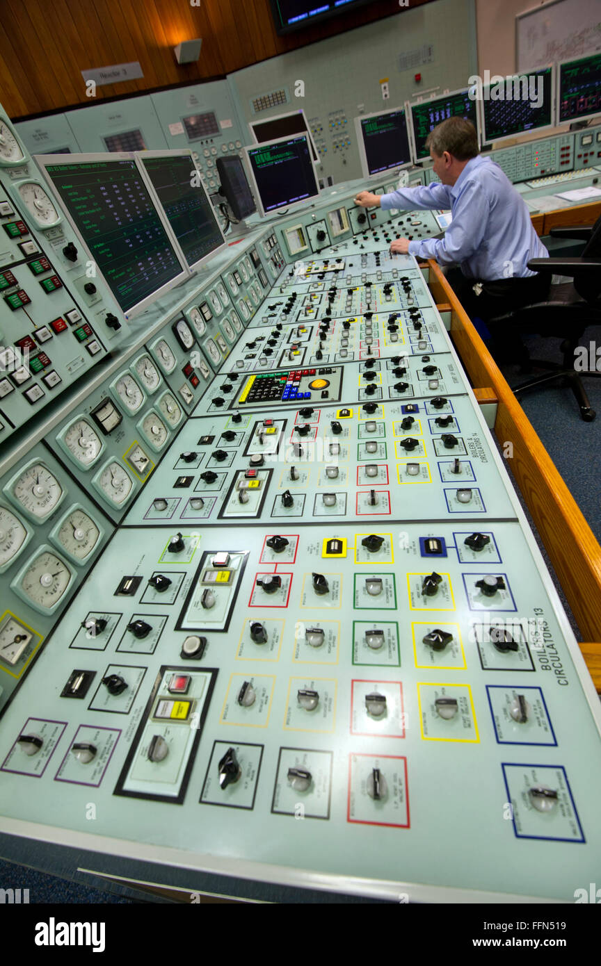Sala di controllo del reattore e interruttore di arresto in Hinkley Point B centrale nucleare. Somerset, Regno Unito Foto Stock