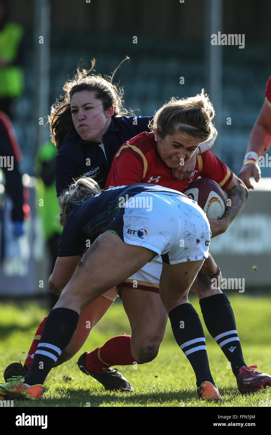 14.02.16 - Galles v Scozia - Donne RBS 6 Nazioni 2016 - Adi Taviner del Galles è affrontato Foto Stock