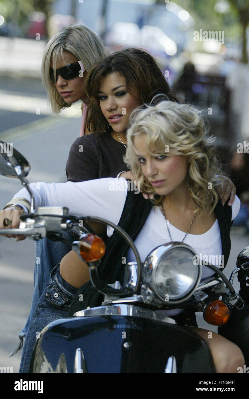 Montana Manning Nicola Ward,ragazza,band,Marianne,Tahnee,su scooter con ragazza Cookie di gruppo 6 foto (immagine di credito©Jack Ludlam) Foto Stock