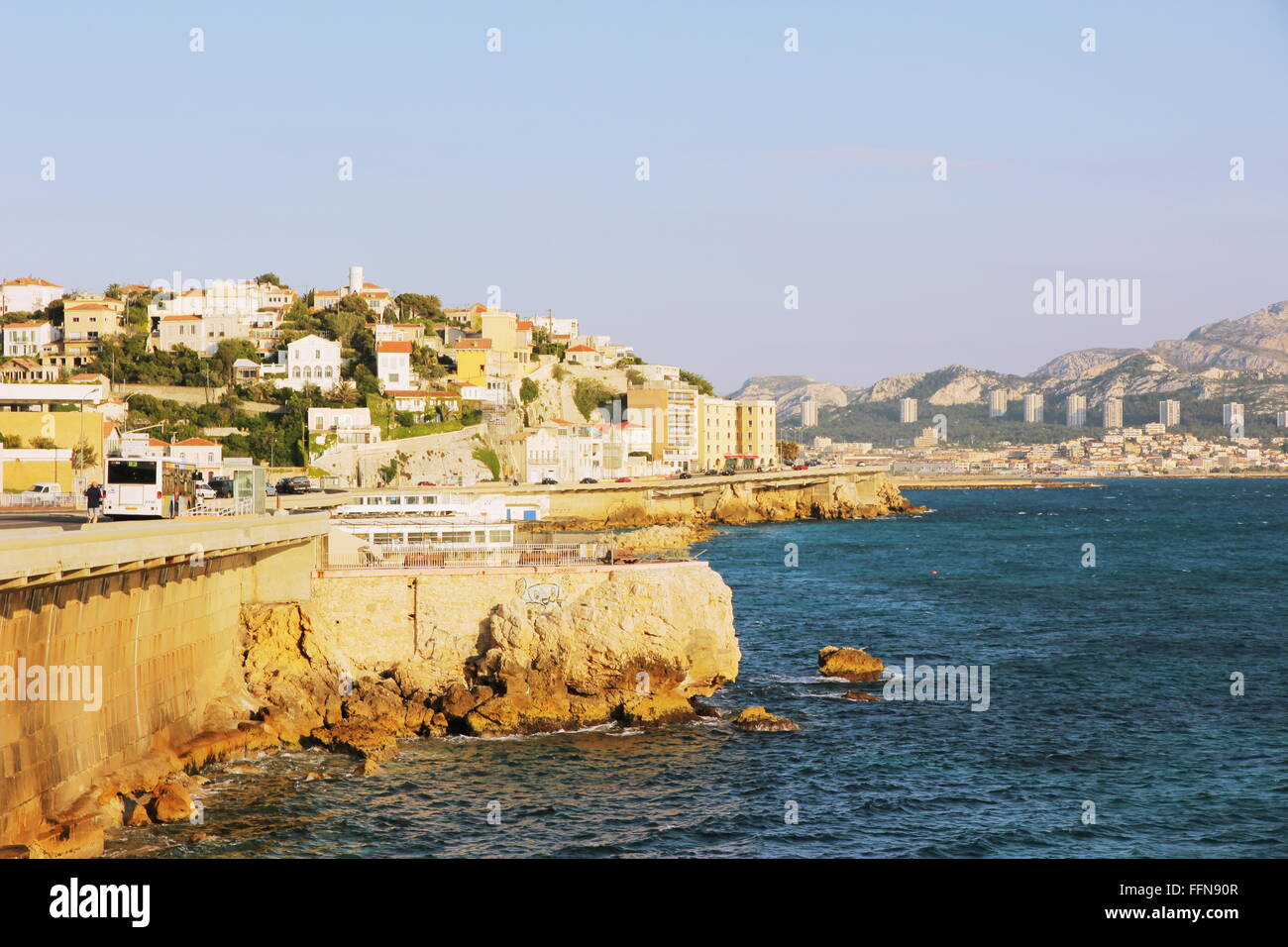 Geografia / viaggi, Francia, vista città con la strada costiera "Corniche Kennedy', Additional-Rights-Clearance-Info-Not-Available Foto Stock