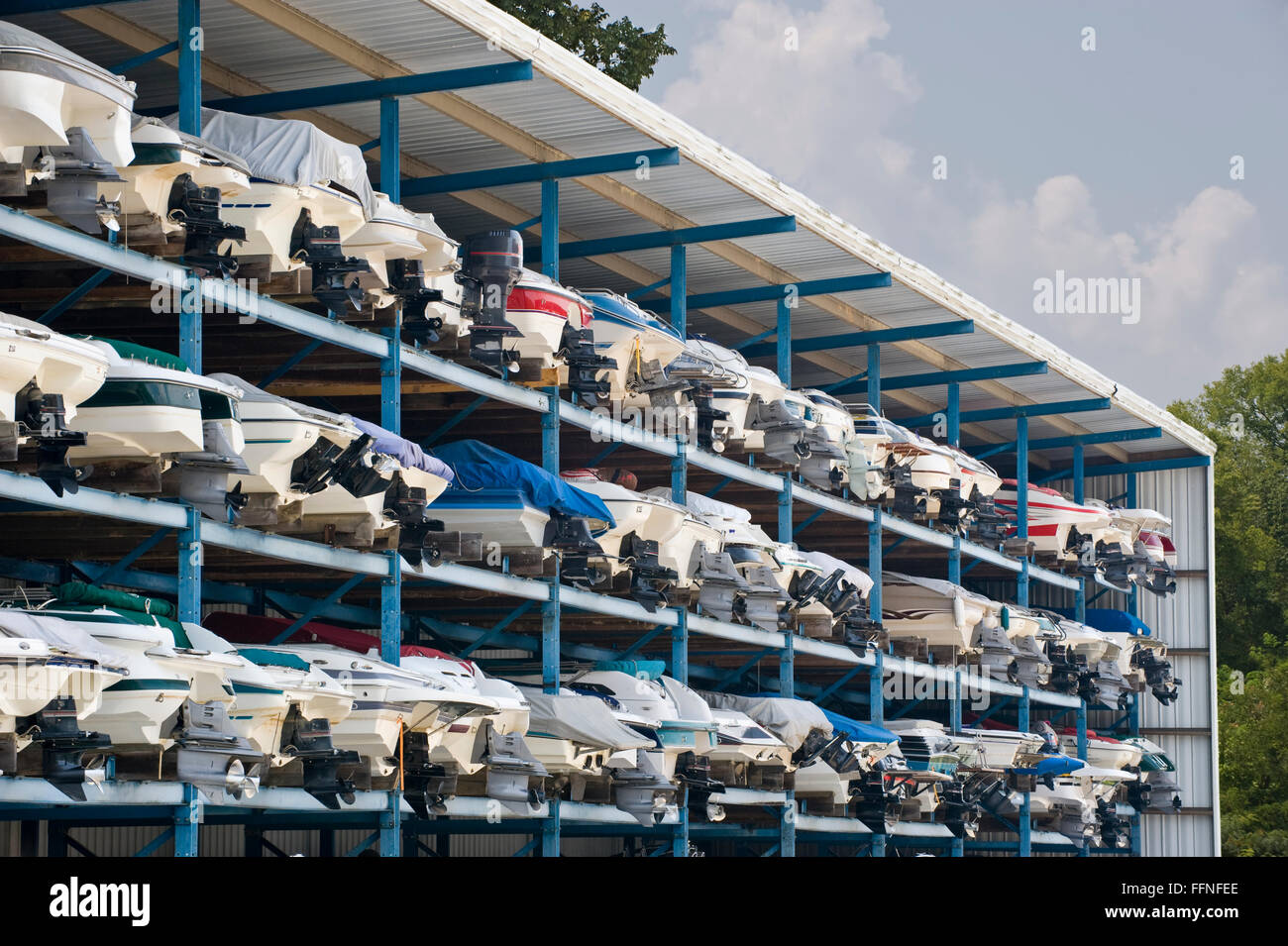 Il motoscafo Parcheggio Garage Foto Stock