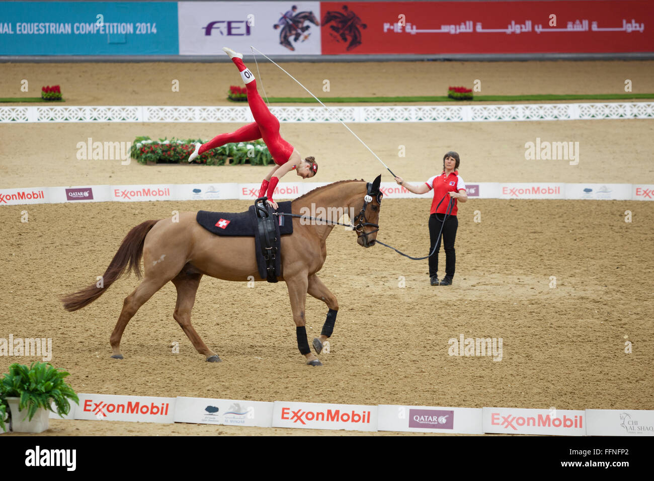 Vaulting concorso al CHI Al Shaqab 2014. Swiss concorrente. Foto Stock