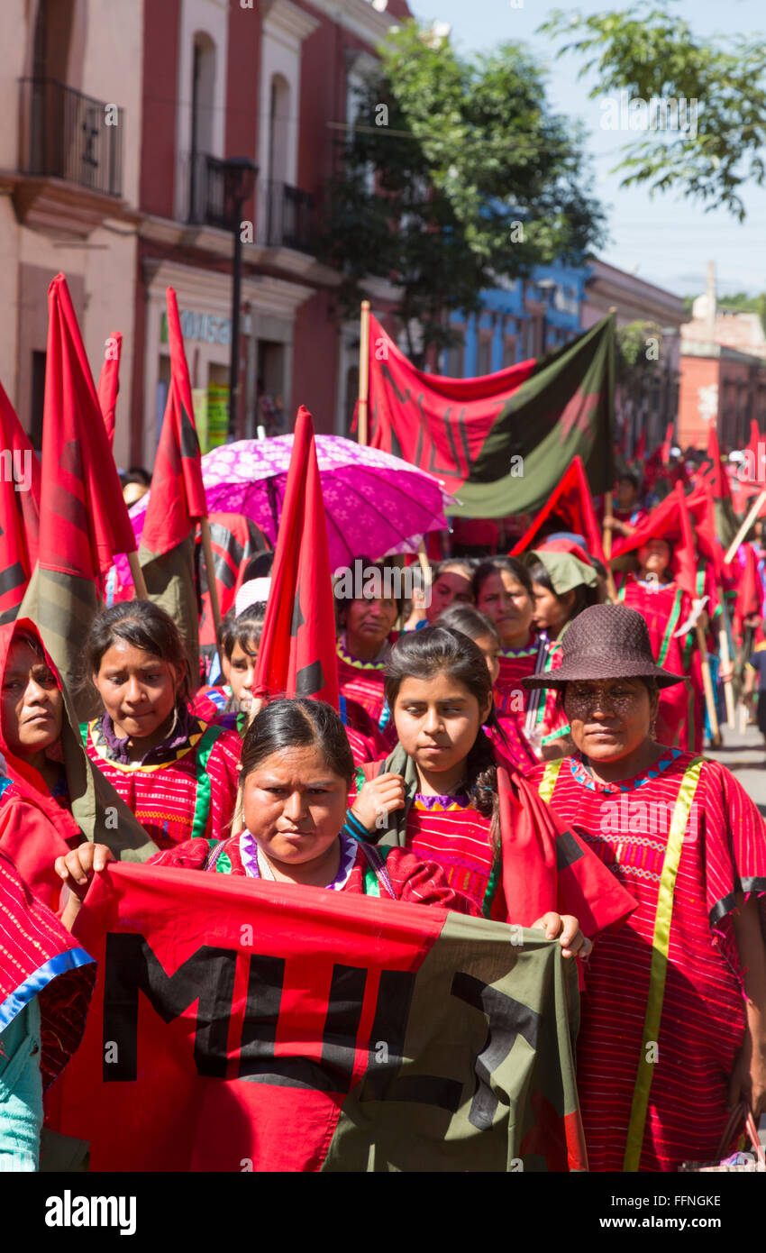Oaxaca, Messico - Membri del Triqui gruppo etnico spostamento di protesta dalle loro case e violenza nella loro regione. Foto Stock
