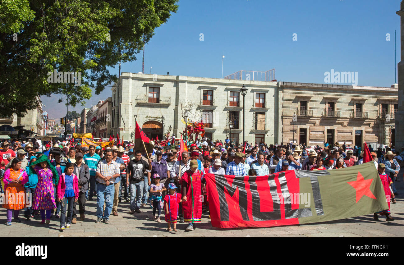 Oaxaca, Messico - Membri del Triqui gruppo etnico spostamento di protesta dalle loro case e violenza nella loro regione. Foto Stock