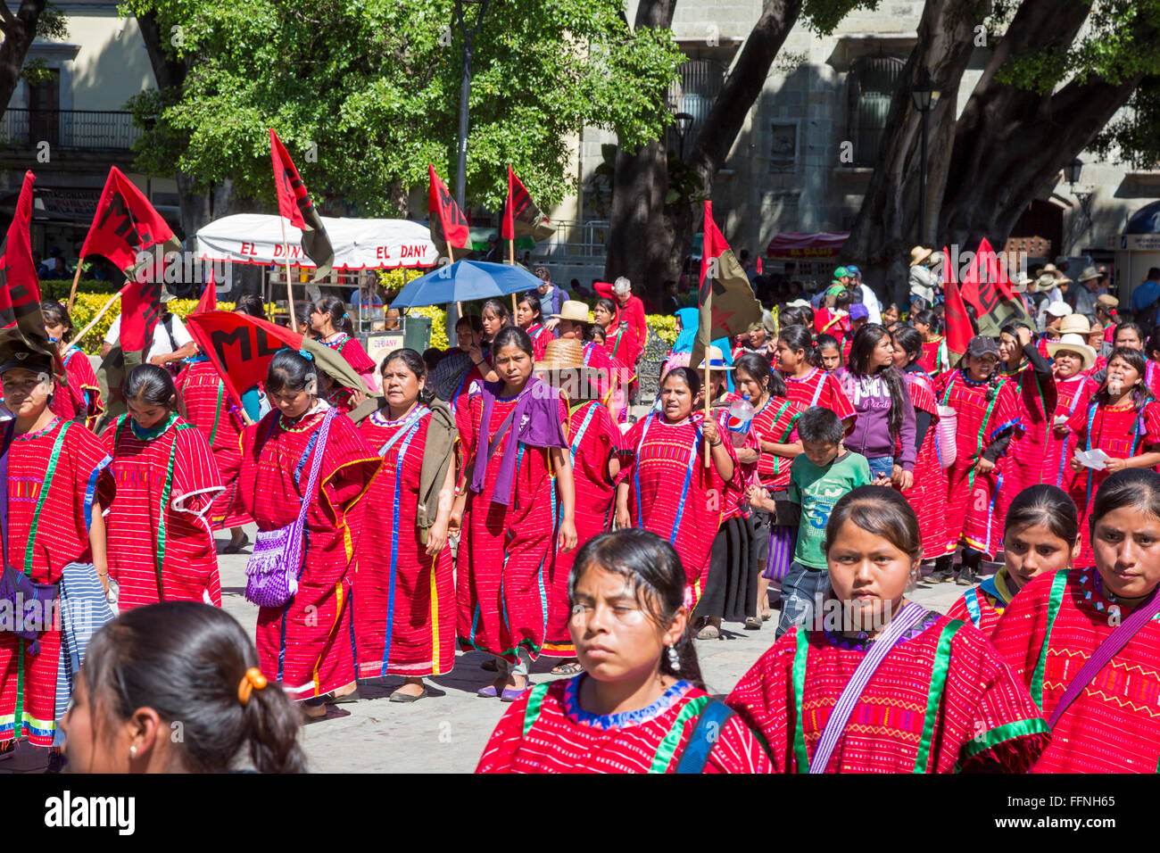 Oaxaca, Messico - Membri del Triqui gruppo etnico spostamento di protesta dalle loro case e violenza nella loro regione. Foto Stock