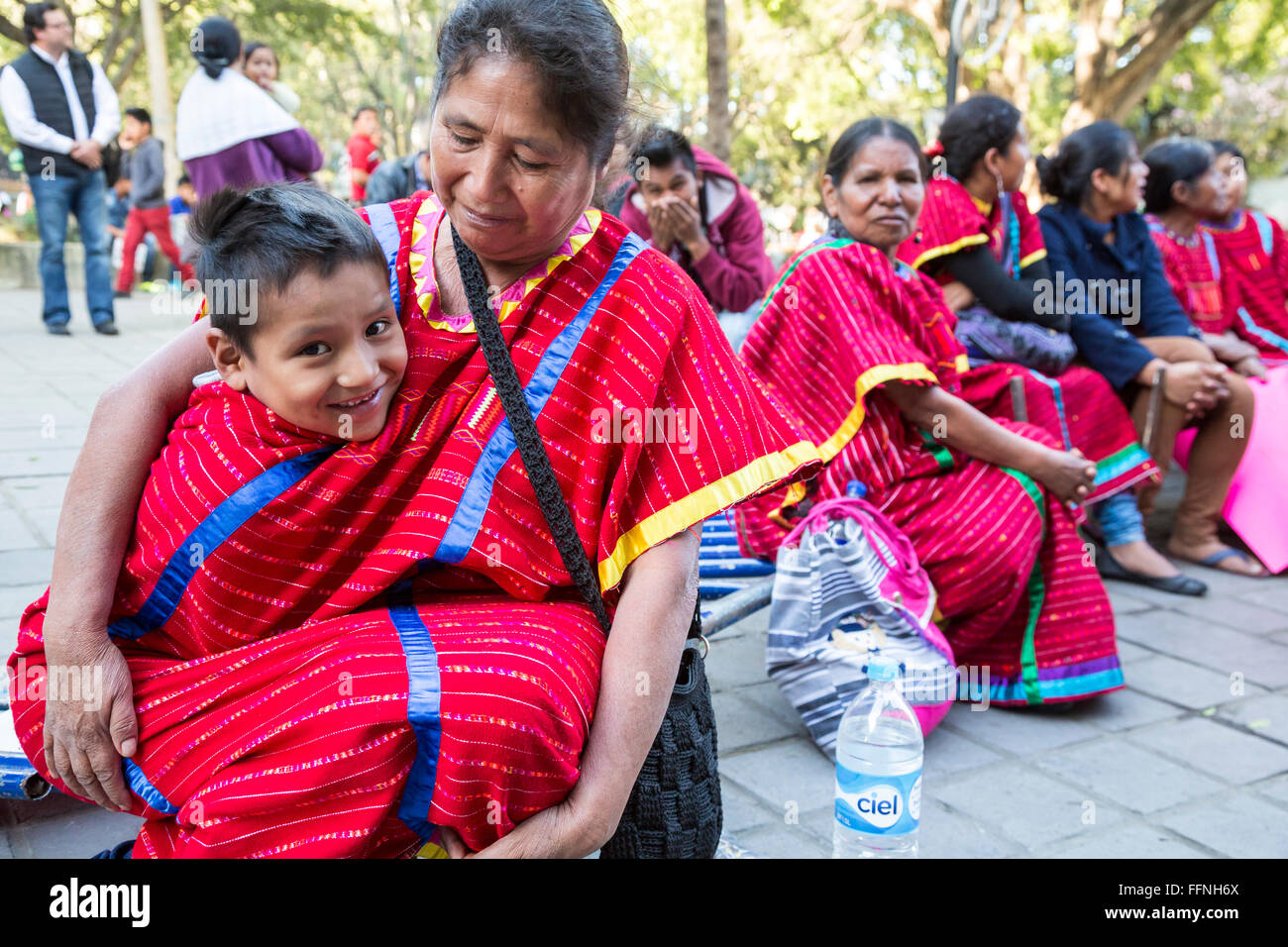 Oaxaca, Messico - Membri del Triqui gruppo etnico. Western Oaxaca, dove vivono, è una delle regioni più povere in Messico Foto Stock