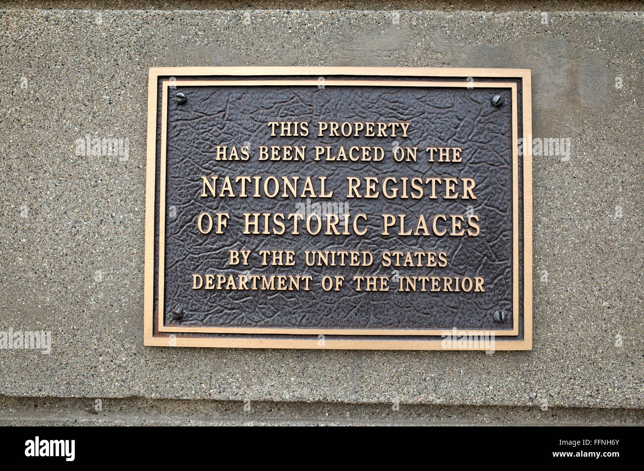 La placca collocazione storica fieldstone WPA auditorium sul Registro Nazionale dei Luoghi Storici. Brandon Minnesota MN USA Foto Stock
