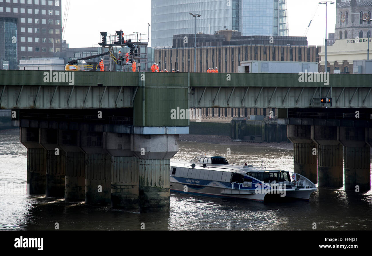 Blackfriars Railway Bridge le riparazioni dei lavoratori Foto Stock