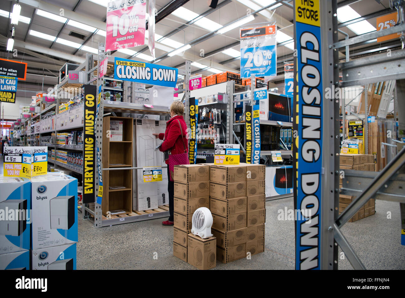 All'interno di una diramazione di B&Q (B e Q) DIY (Fai da te) shop store nelle settimane prima della sua chiusura . Regno Unito Foto Stock