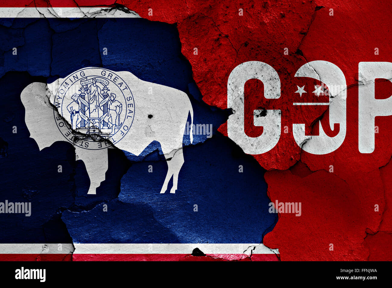 Bandiera del Wyoming e GOP dipinta sulla parete incrinato Foto Stock