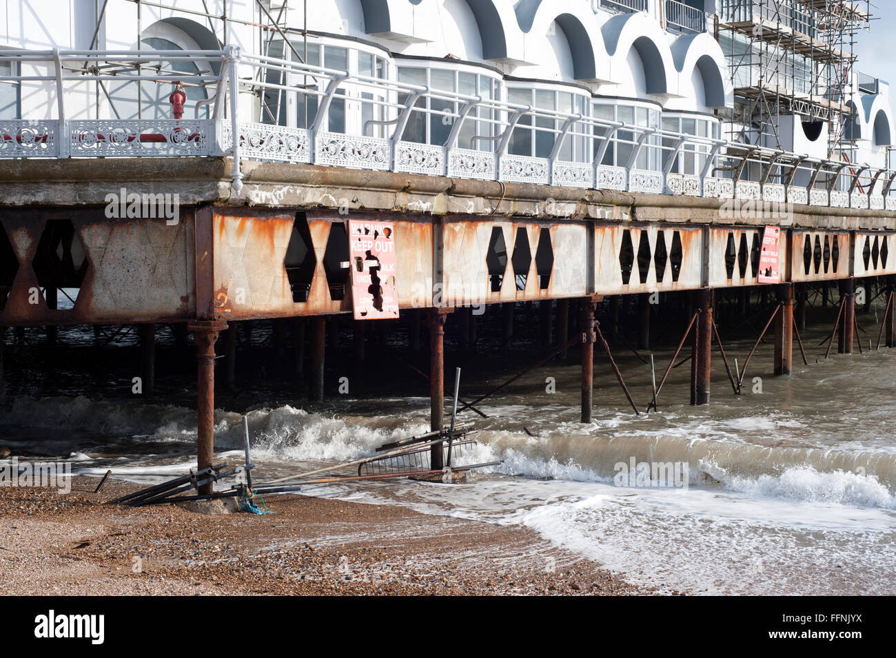 South Parade pier southsea in condizione di abbandonati in attesa di restauro o demolizione di Portsmouth Inghilterra HAMPSHIRE REGNO UNITO Foto Stock