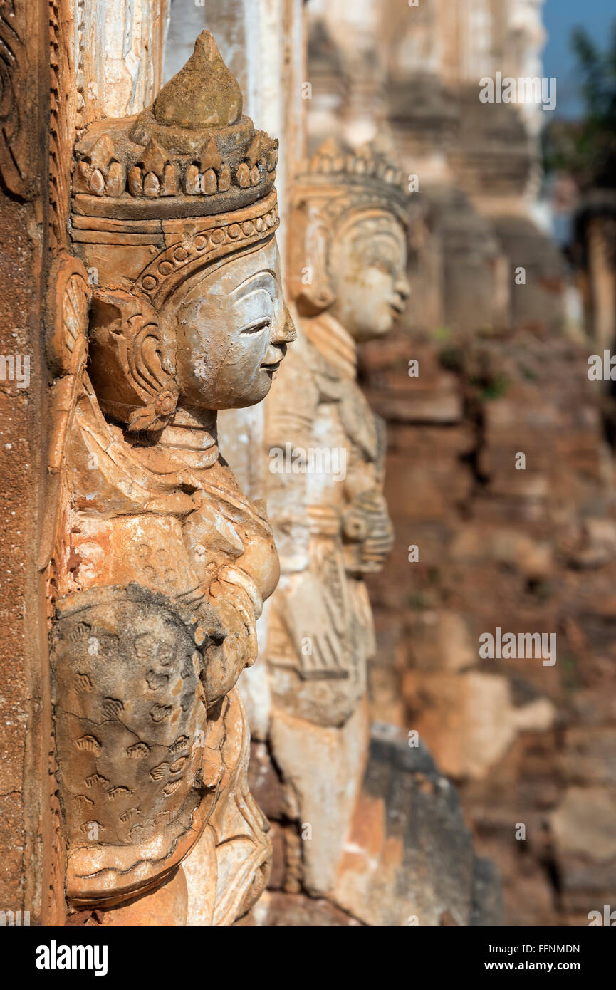 Deva statue, Shwe Inn Thein Paya in Inthein (Indein) vicino Lago Inle, Birmania (Myanmar) Foto Stock