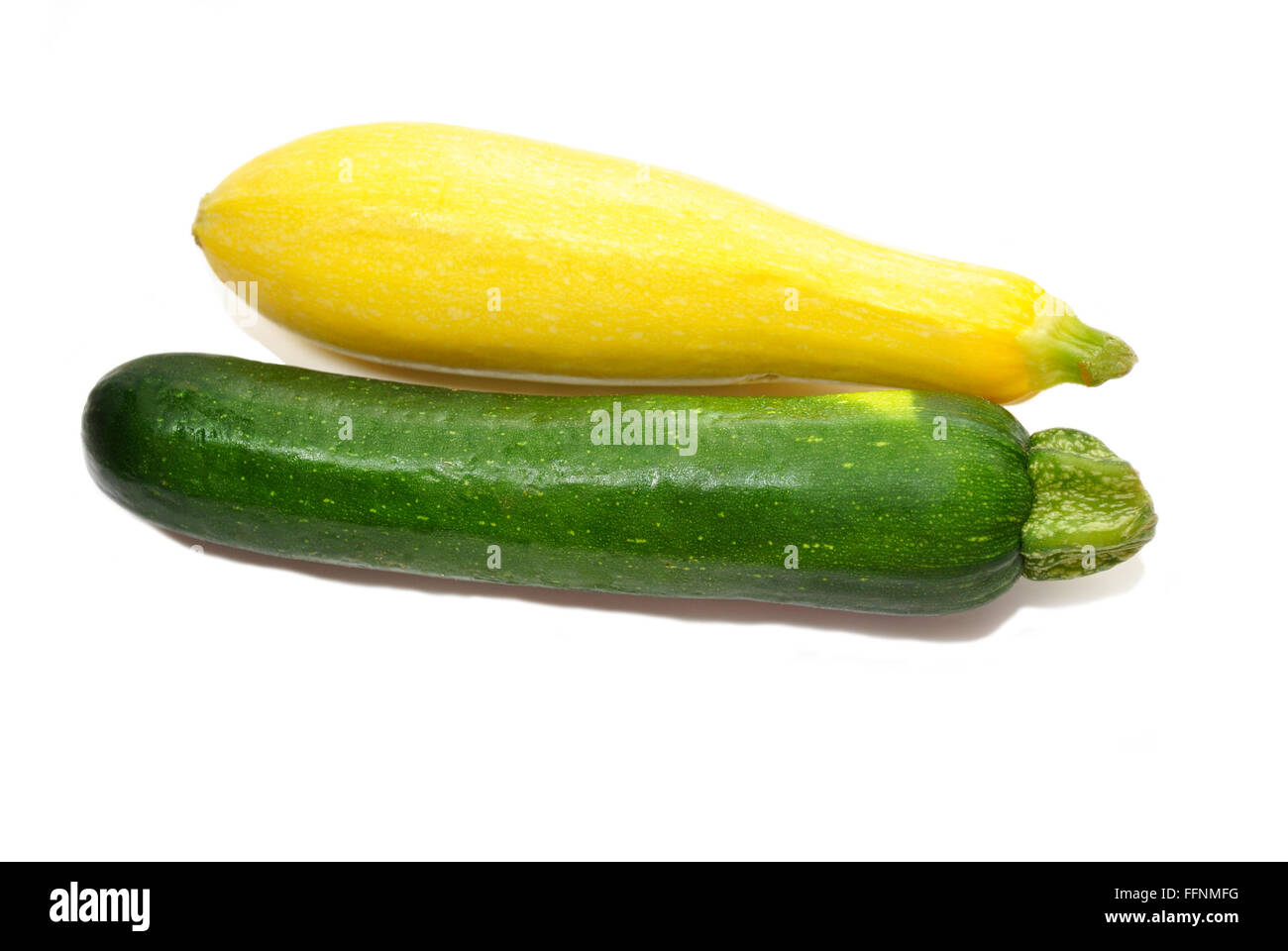 Zucchine e estate Squash su bianco Foto Stock