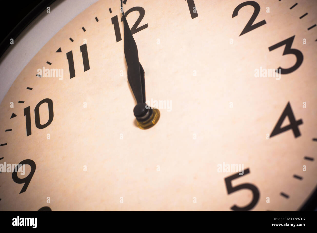 Un orologio su dodici oclock o mezzanotte Foto Stock