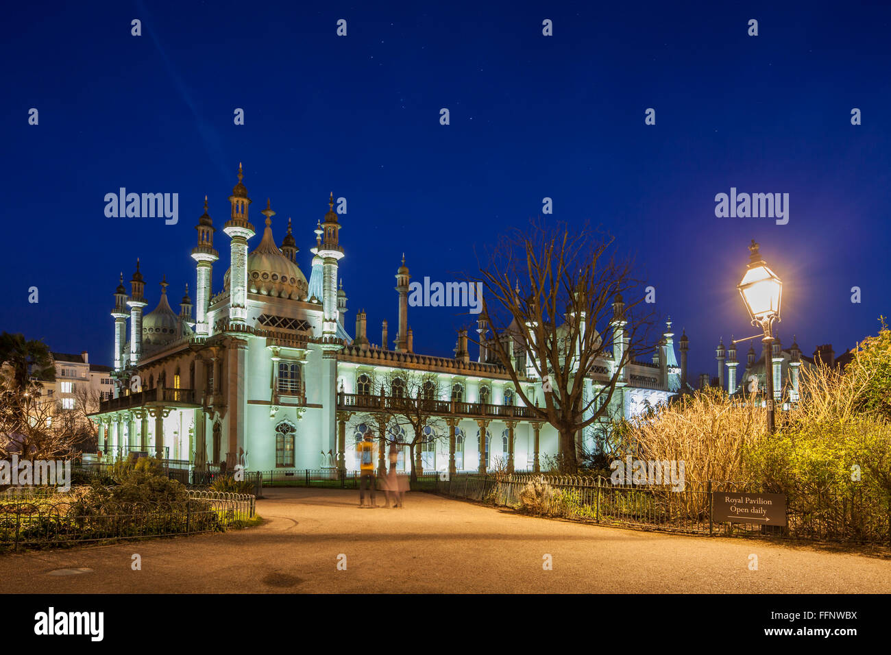 Cala la notte al Royal Pavilion in Brighton, East Sussex, Inghilterra. Foto Stock