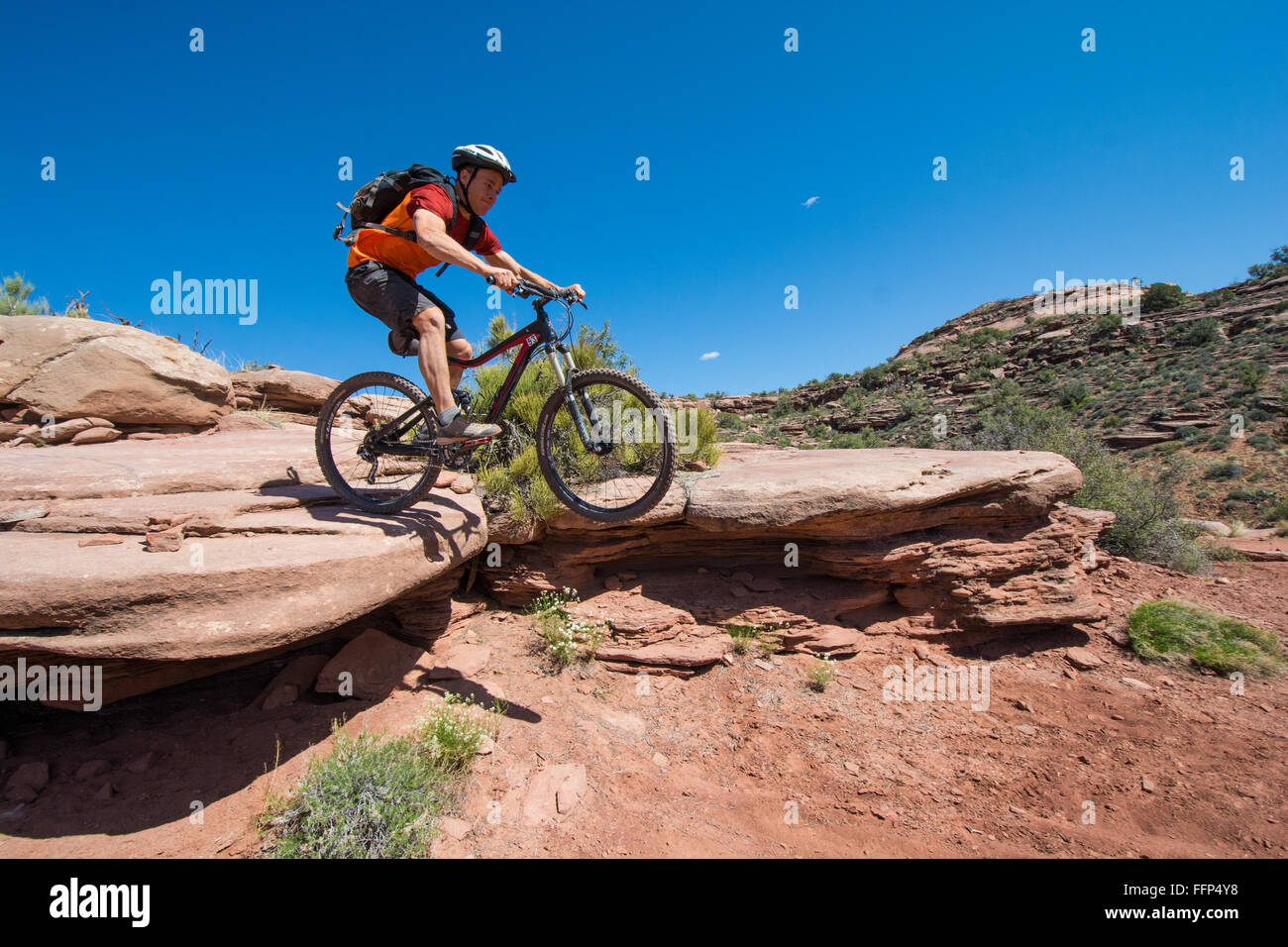 Brian Prescott mountain bike il porcospino Rim Trail vicino a Moab Utah Foto Stock