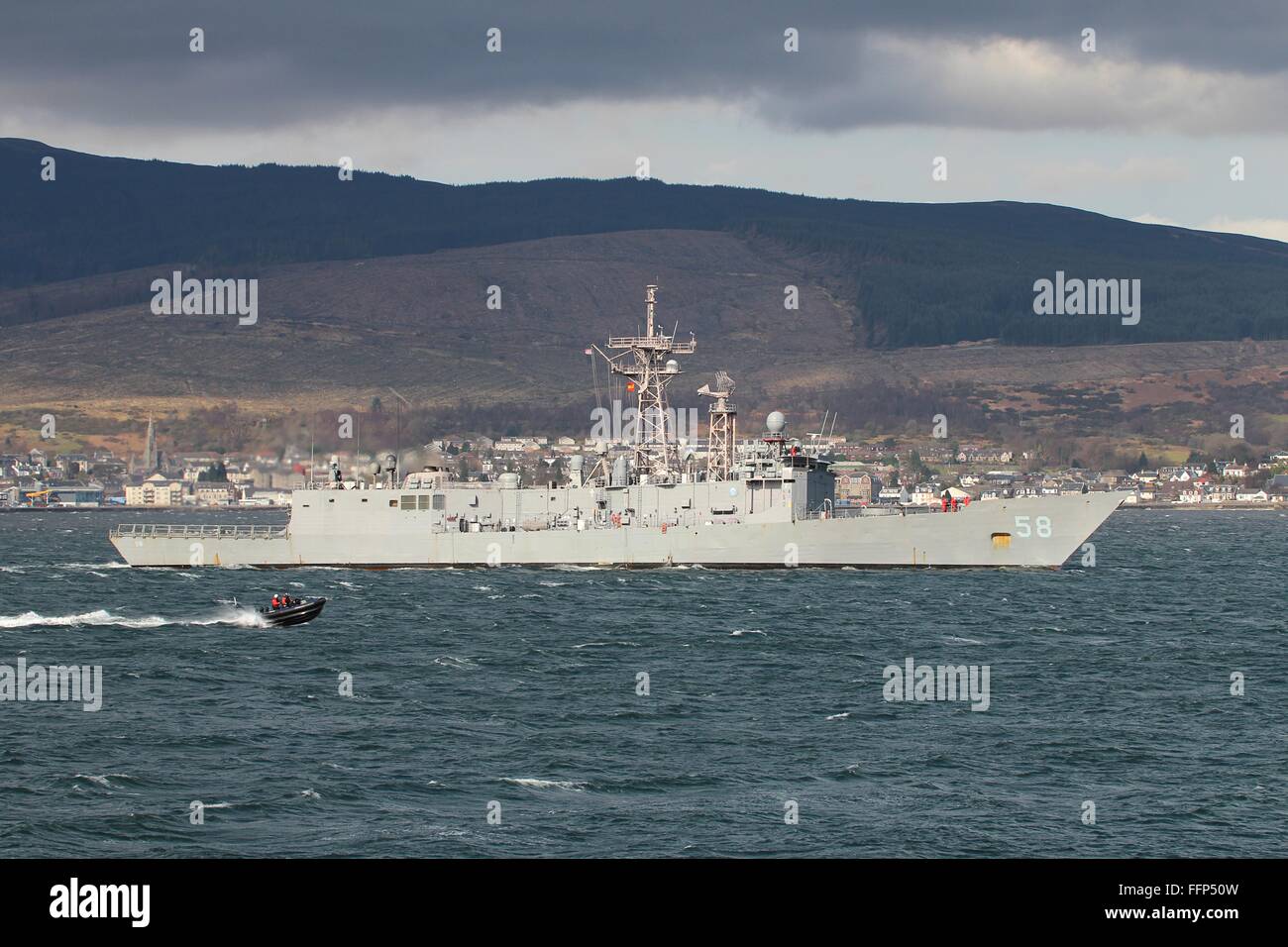 USS Samuel B Roberts (FFG-58), un pericolo di Oliver Perry-class frigate del Navy US, arriva per esercitare congiuntamente il guerriero 14-1. Foto Stock