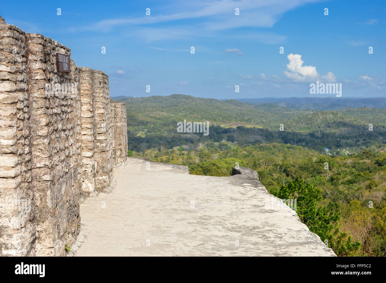 Xunantunich sito archeologico della civiltà Maya con alcuni paesaggi vista, Cayo District, Belize Foto Stock