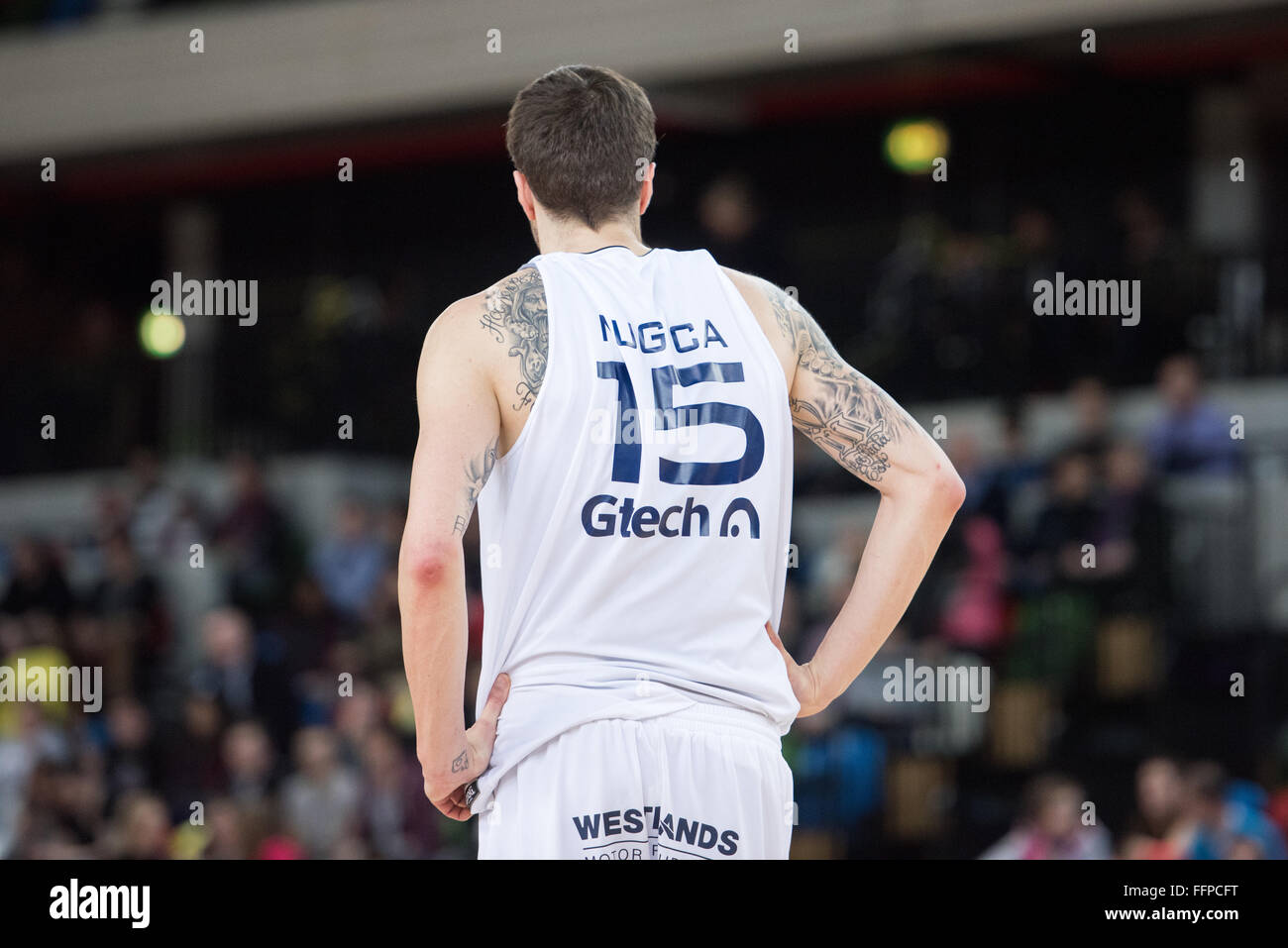 Londra, Inghilterra, 16 febbraio 2016. Worcester Lupi Javier Mugica (15) Guarda il gioco nella scatola di rame Arena, Queen Elizabeth Olympic Park. I Lions di Londra batte Worcester Lupi 80 vs 71. Credito: pmgimaging/Alamy Live News Foto Stock
