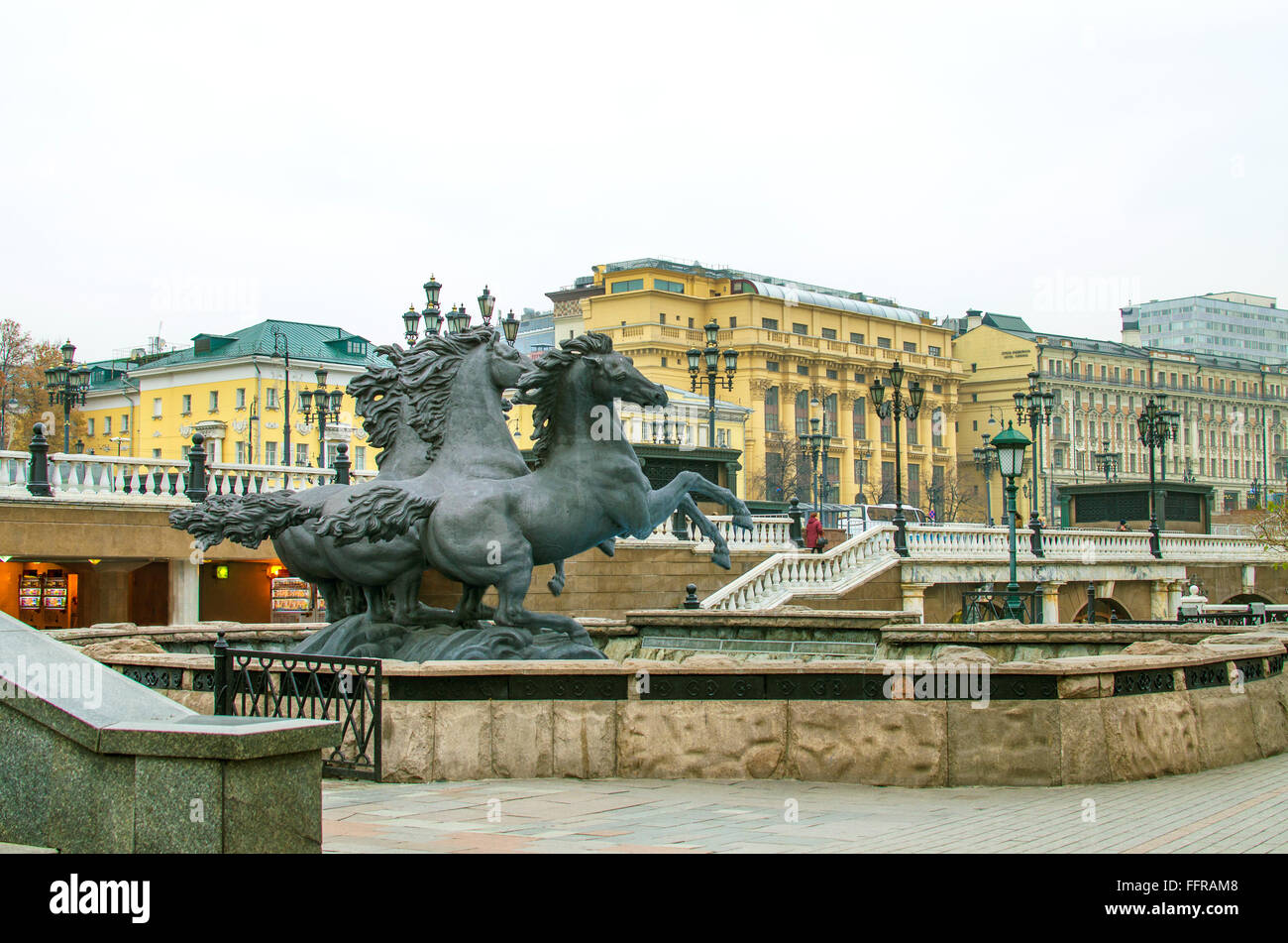 Aleksandrovsk ad un giardino della città di Mosca, una scultura, cavalli, salto, l'Alexander giardino, Mosca, Russia, vista Foto Stock