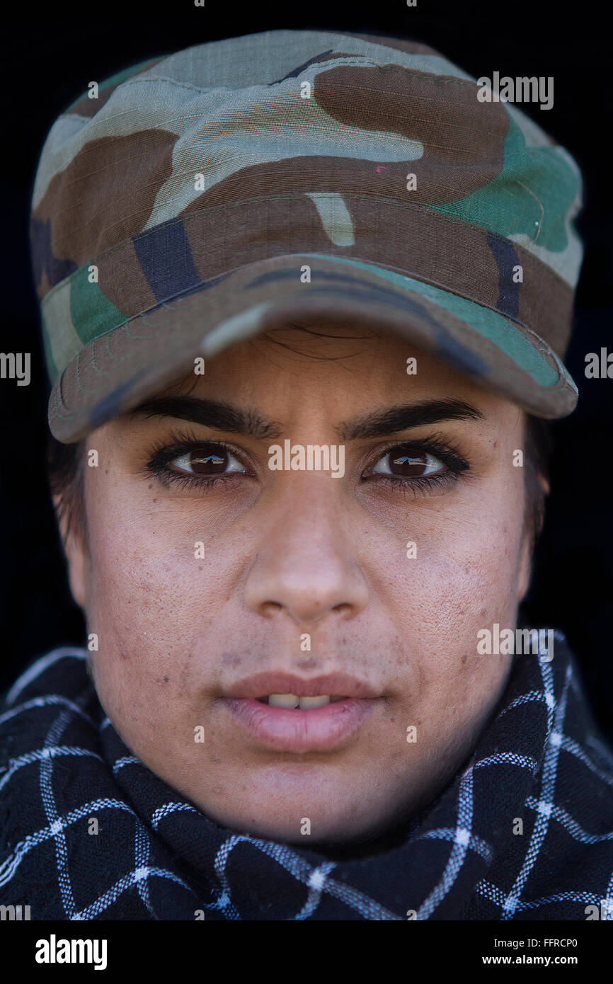 Femmina Peshmerga curdo combattimenti ISIS in Iraq e Siria Foto Stock