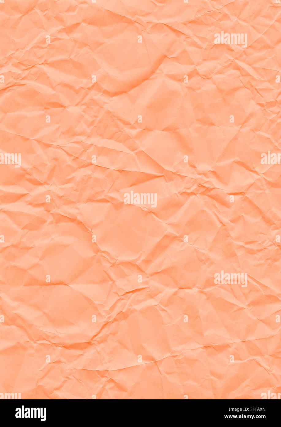 Knitter Hintergrund orange Papier geknickt Knicke knicken zerknittert Knautsch zerknautscht kaputt gefaltet falten faltig Textur Foto Stock