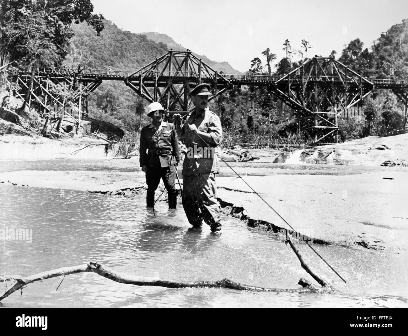 Ponte sul fiume Kwai. /NAlec Guinness, un prigioniero di guerra e Sessue Hayakawa in giapponesi Ponte sul fiume Kwai. /NAlec Guinness, un prigioniero di guerra e Sessue Hayakawa in giapponesi