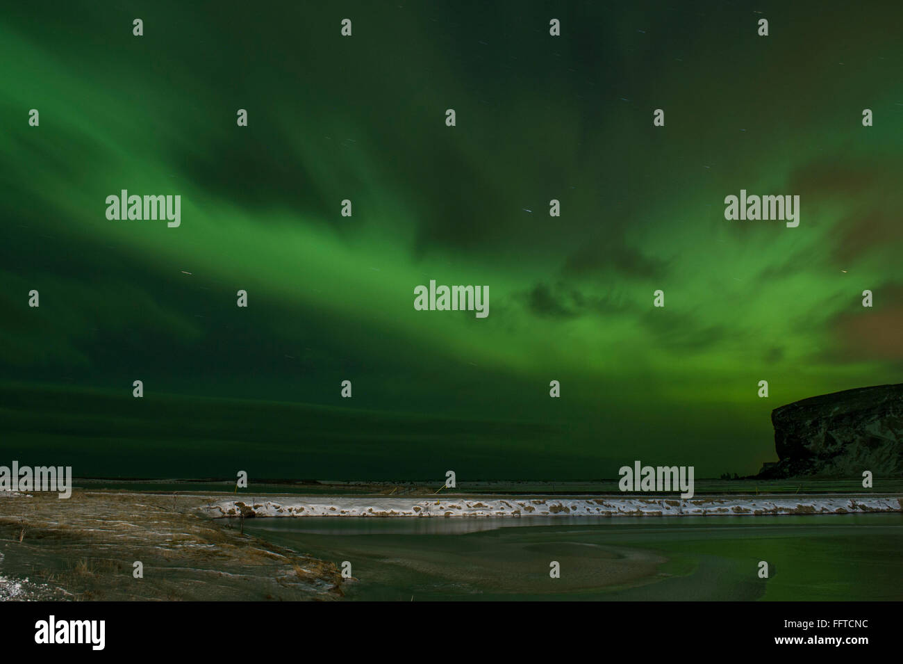 L'Aurora Boreale (Northern Lights) dancing nei cieli di sud dell'Islanda Foto Stock