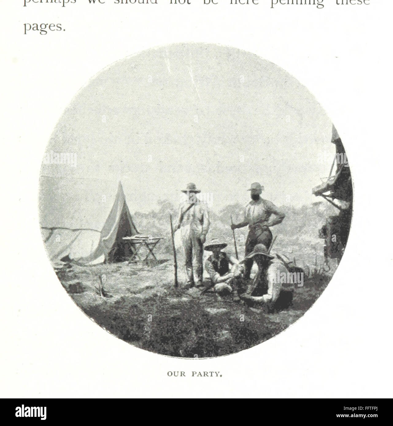 Questo libro racconta le esperienze dell'autore a Matabeleland (l'odierno Zimbabwe), concentrandosi sia sui conflitti militari che sulle attività sportive nella regione dello Zambesia. Include una mappa e varie fotografie che illustrano gli eventi e i paesaggi descritti, offrendo un'esplorazione storica e geografica della zona durante l'epoca coloniale. Foto Stock