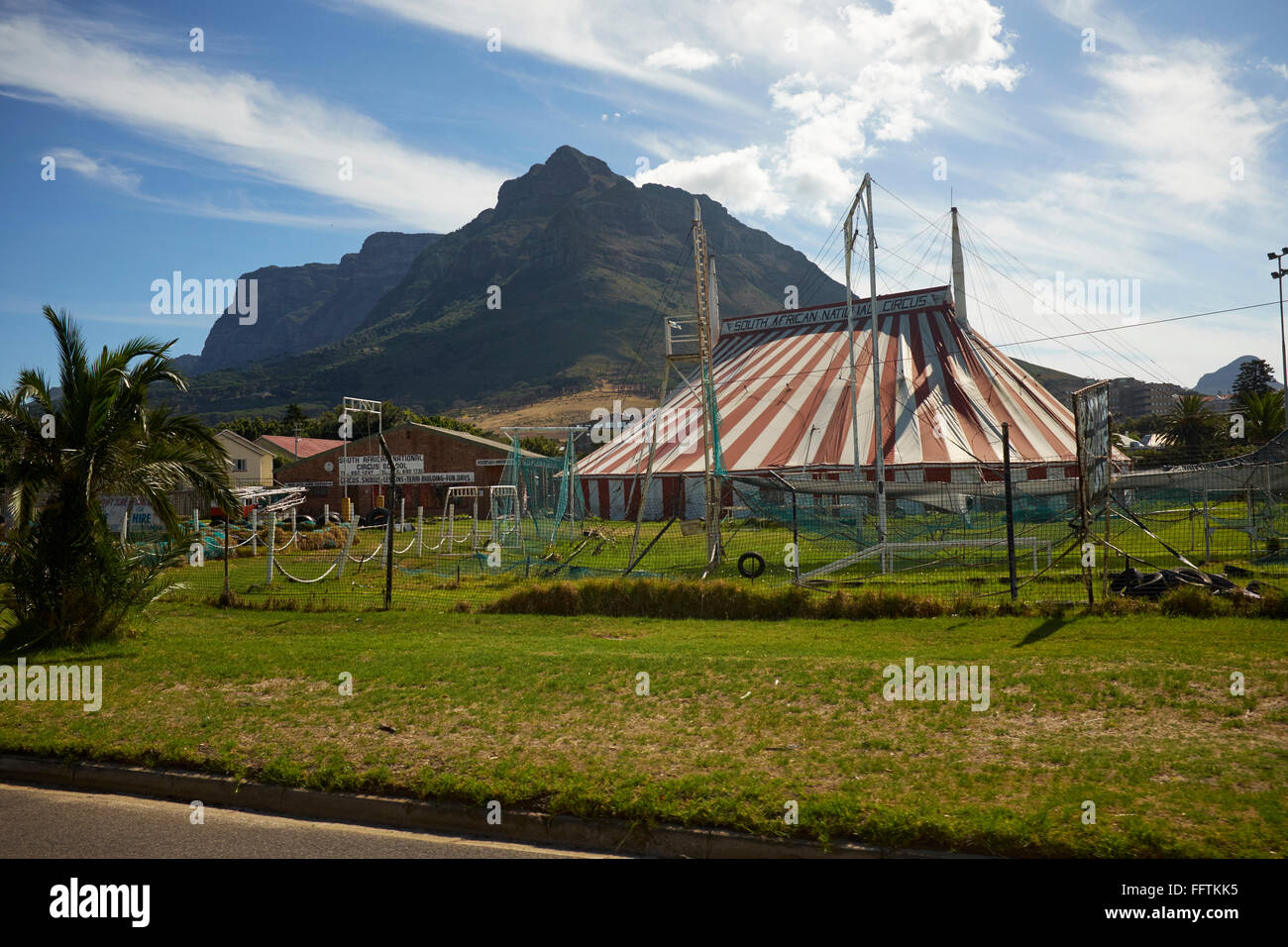 South African National circus e sullo sfondo la Table Mountain a Cape Town Foto Stock