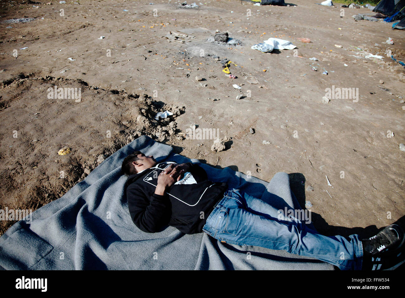 Migliaia di profughi si riuniscono nel confine della Grecia con la Macedonia solo i rifugiati provenienti dall'Iraq e la Siria è in grado di attraversare il confine Foto Stock