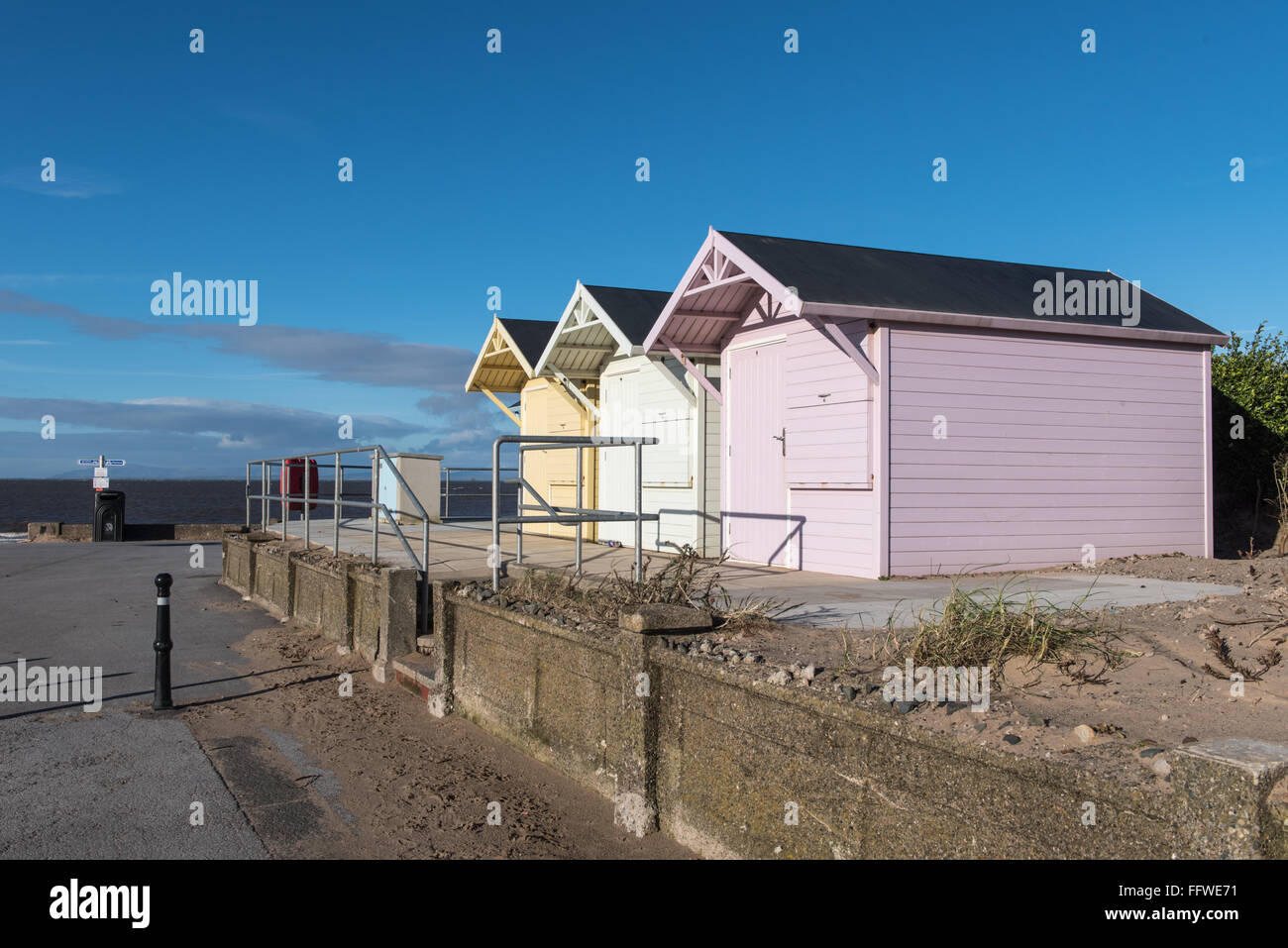 Cabine sulla spiaggia, sul lungomare a Fleetwood Lancashire Foto Stock