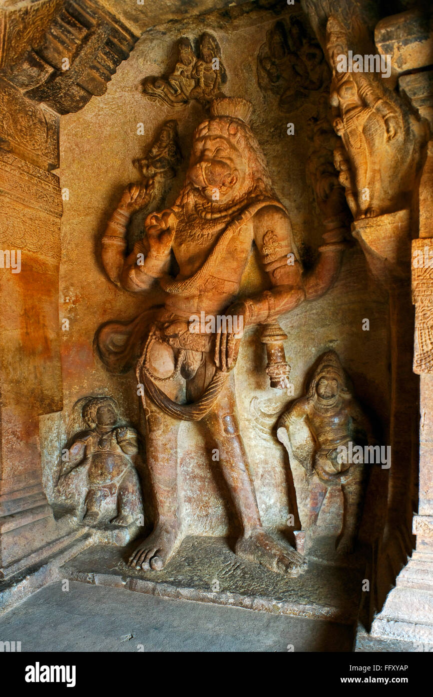 Templi rupestri di Badami Chalukyan re Mangalesa 593 610 A.D , Karnataka , India Heritage Foto Stock