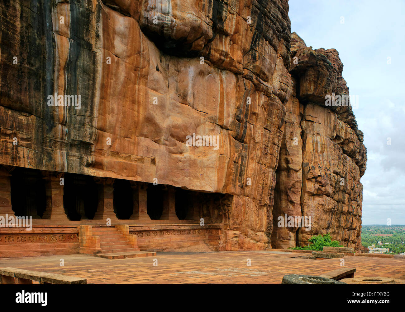 Templi rupestri di Badami Chalukyan re Mangalesa 593 610 A.D , Karnataka , India Heritage Foto Stock