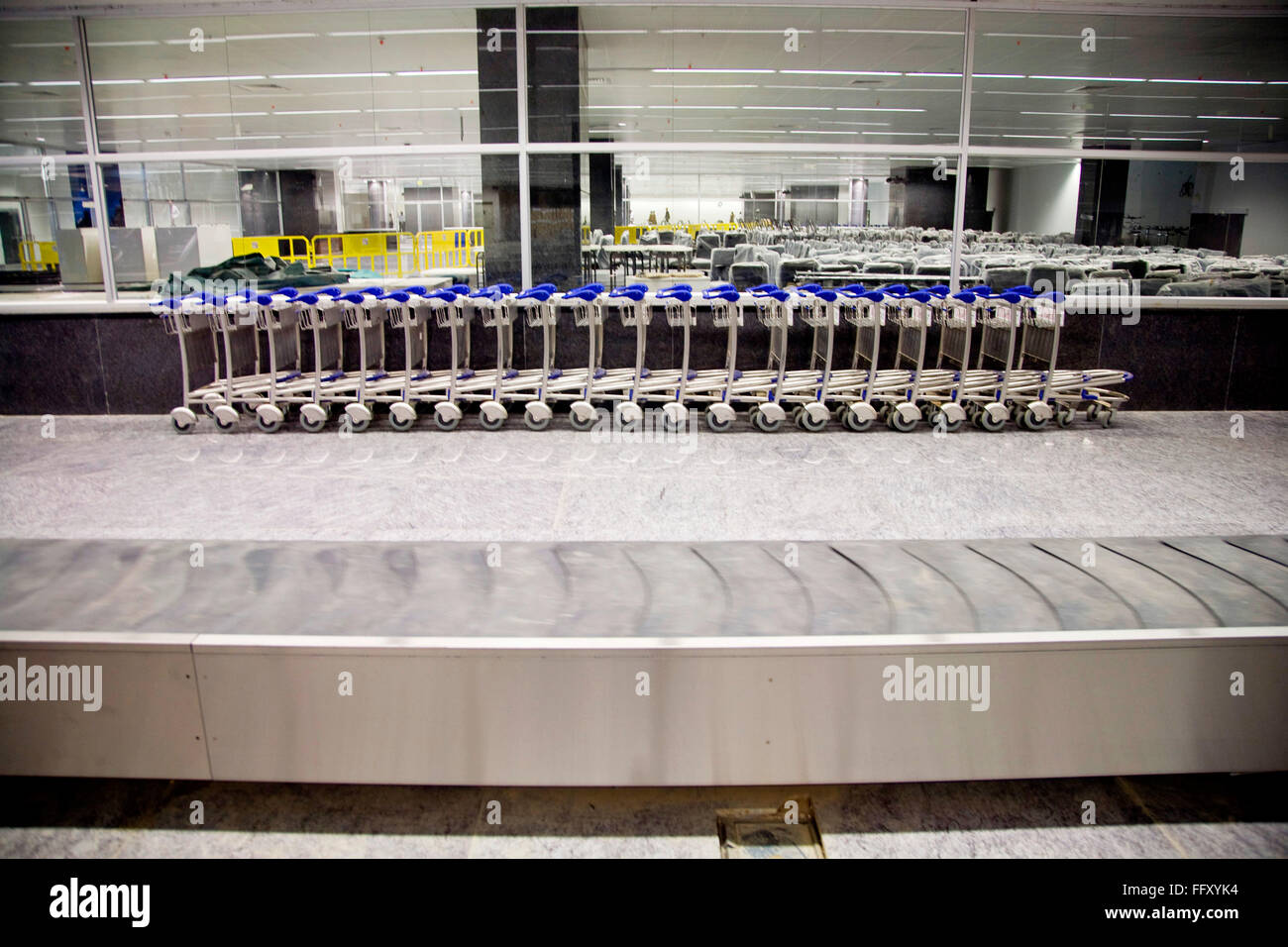 Nastro trasportatore dell'aeroporto immagini e fotografie stock ad alta  risoluzione - Alamy