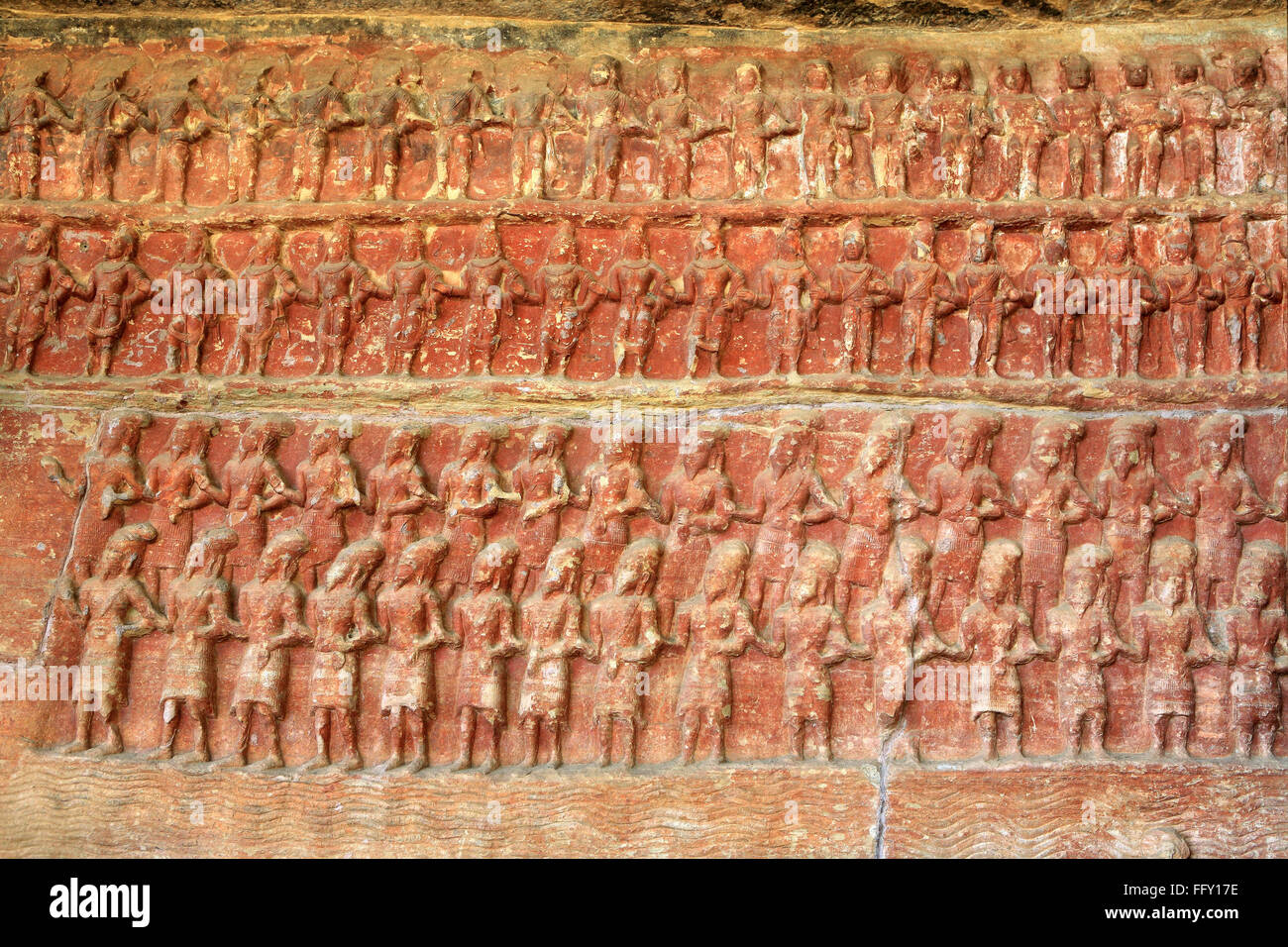 Grotta tagliato in arenaria vidish gupta santuari Vishnu cinghiale incarnazione e rabboccato fregio dèi Udaygiri Bhopal Madhya Pradesh Foto Stock