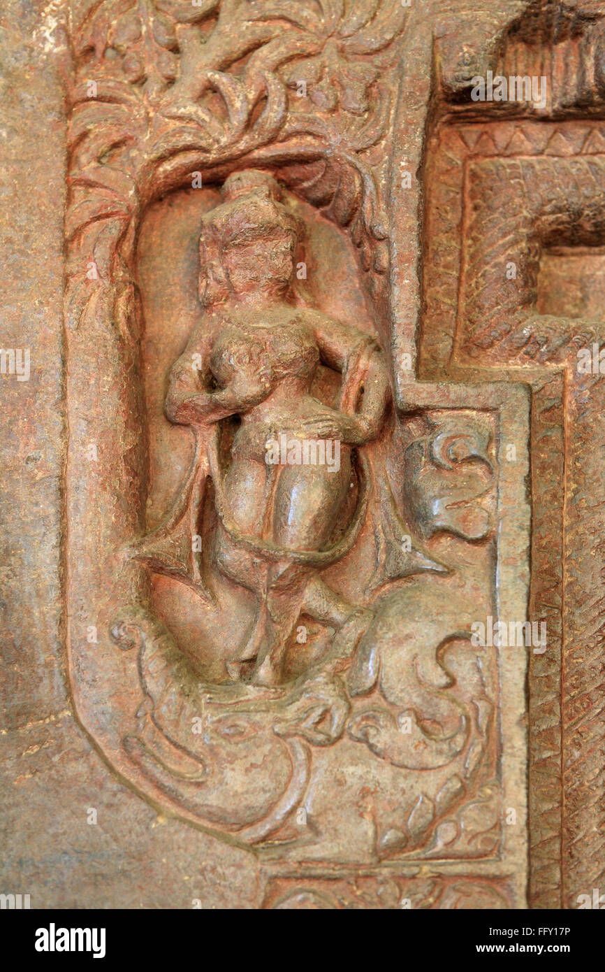 Grotta tagliato in arenaria vidish gupta santuari diverse divinità pareti al di fuori del telaio dello sportello Udaygiri Bhopal Madhya Pradesh Foto Stock