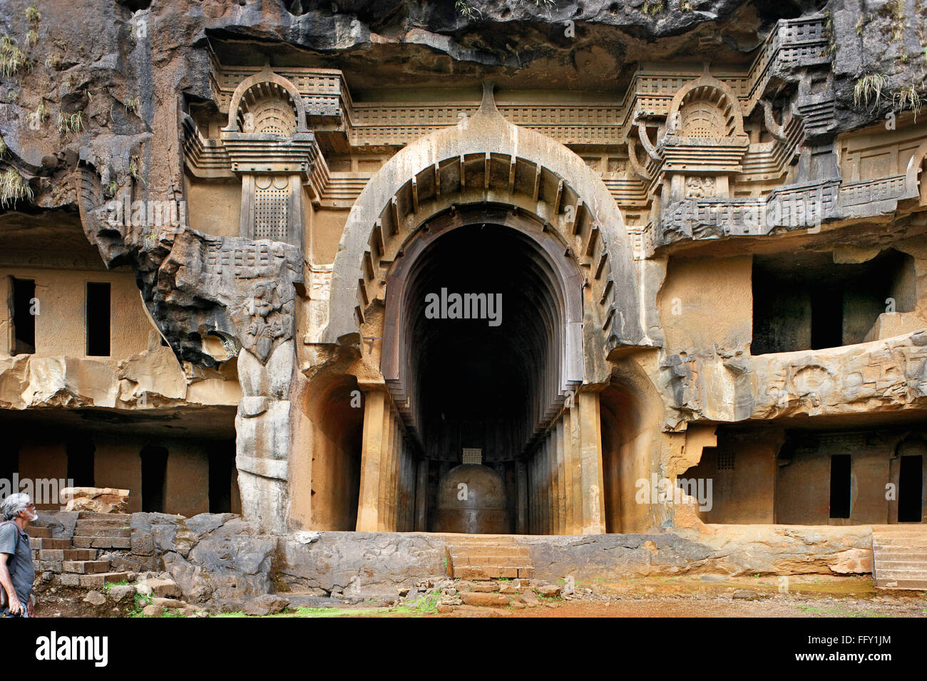 Ingresso di Bhaja grotte nel II secolo A.C. . , Lonavala , Maharashtra , India Foto Stock