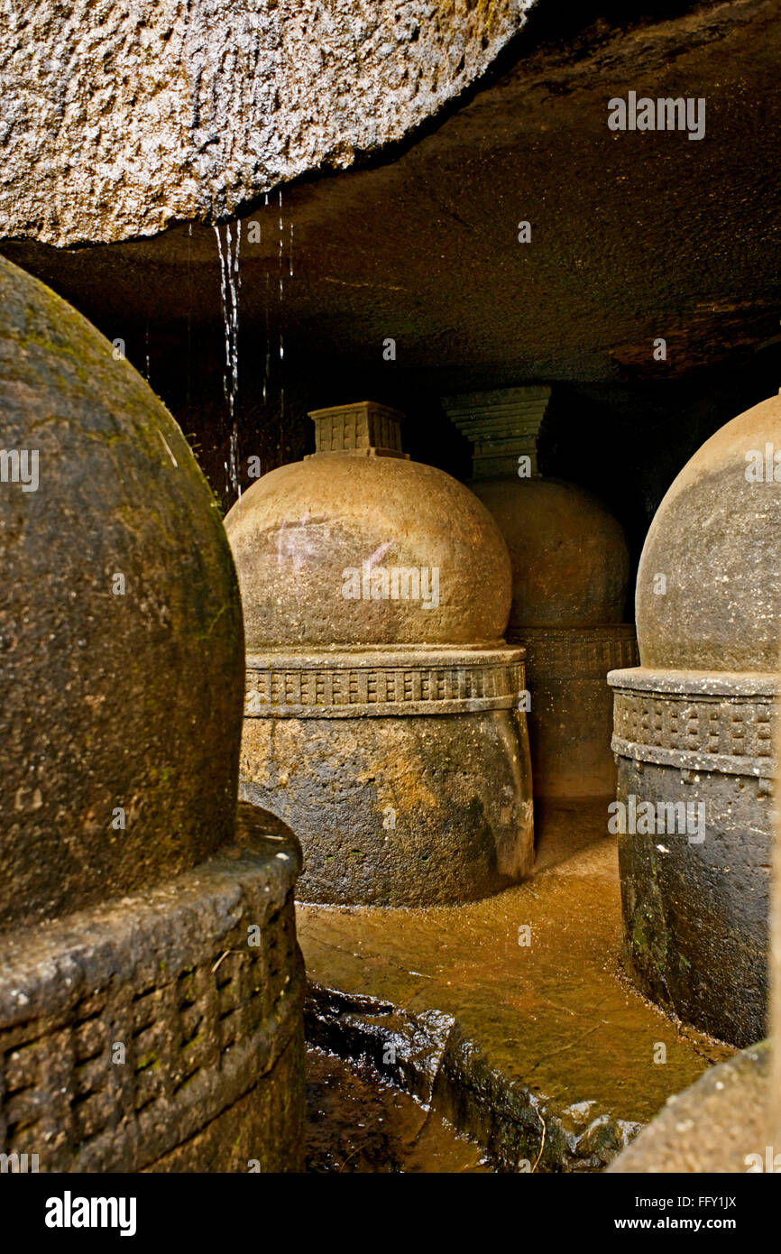 Stupa buddisti nelle grotte Bhaja nel II secolo A.C. . , Lonavala , Maharashtra , India Foto Stock