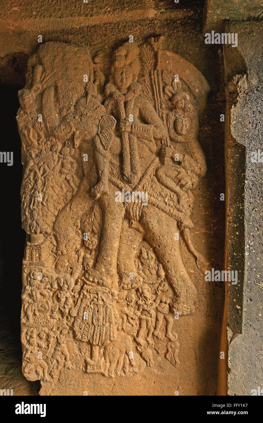 La scultura scolpita sulla parete in grotte Bhaja nel II secolo A.C. . , Lonavala , Maharashtra , India Foto Stock