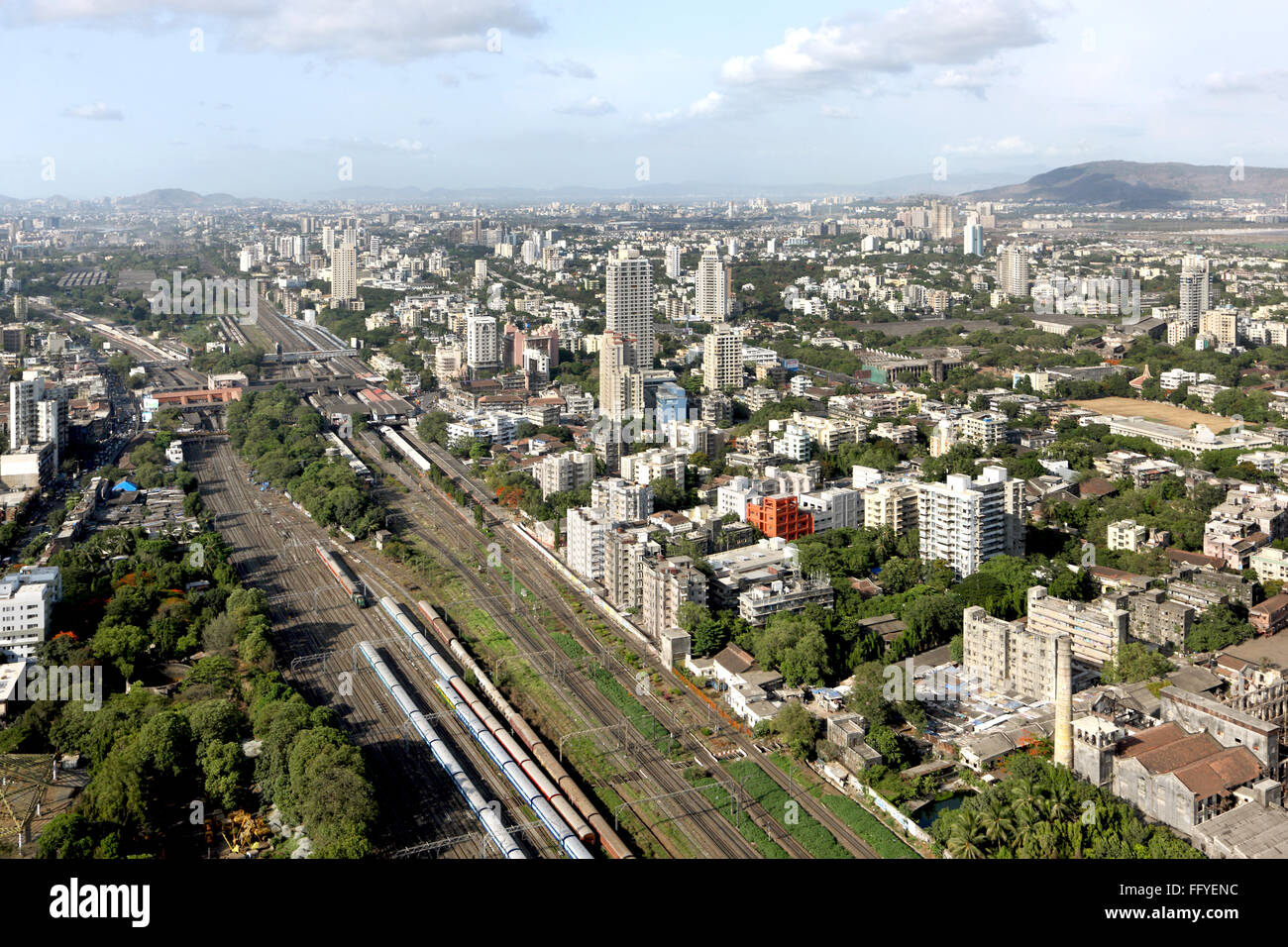 Vista aerea di dadar e matunga con linee ferroviarie ; Mumbai Bombay ; Maharashtra ; India Foto Stock