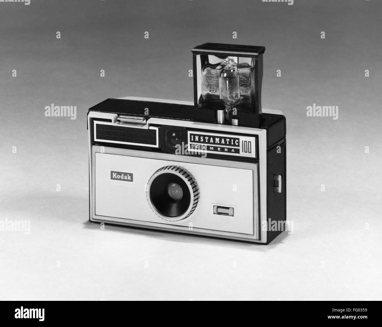 Fotocamera KODAK, c1963. /Nil Kodak Instamatic 100 fotocamera, c1963. Foto Stock