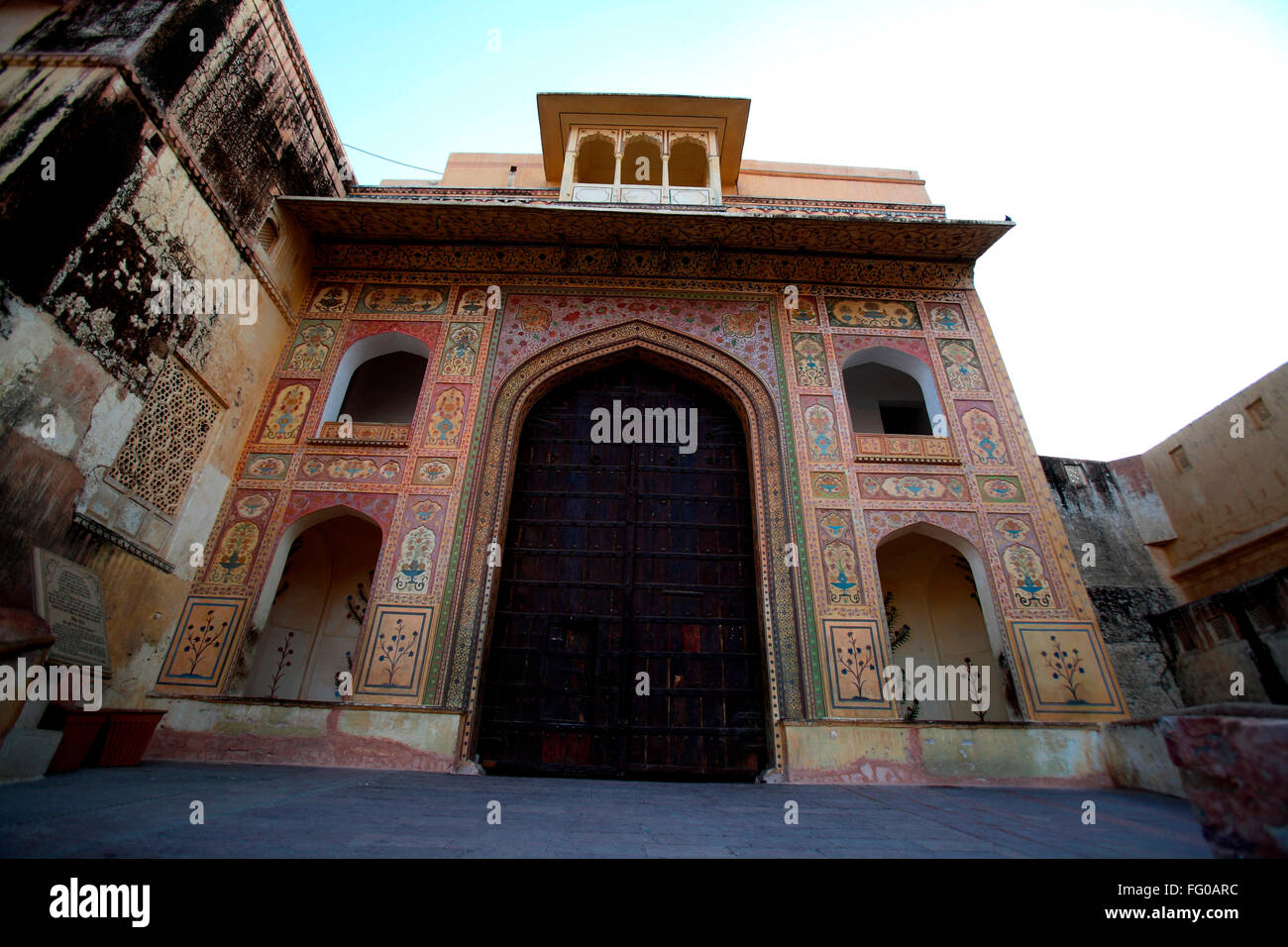 Porta in legno con una piccola entrata porta di ambra come Forte Amer nel 1592 ; Jaipur ; Rajasthan in India Foto Stock
