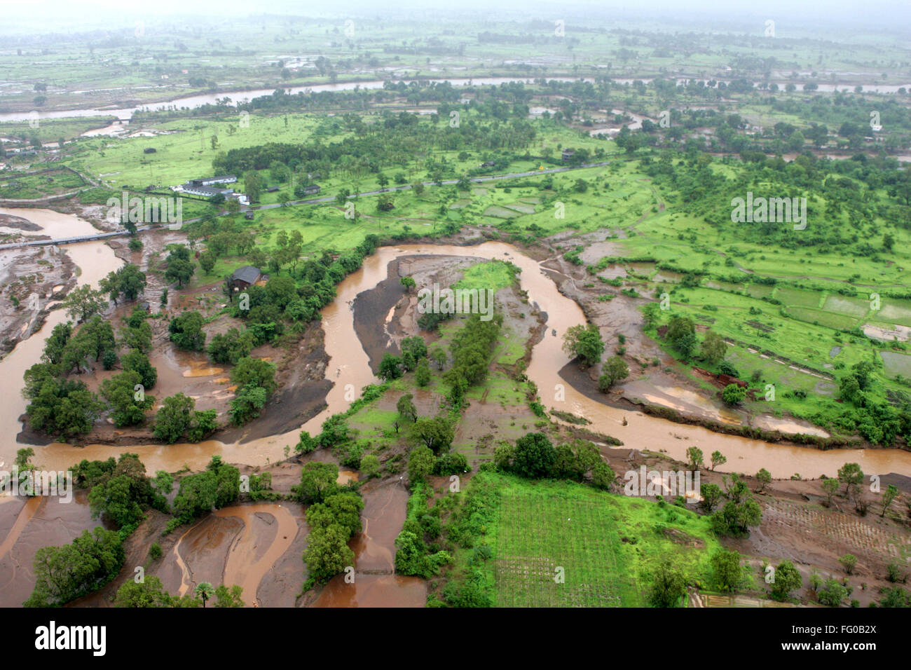 Una veduta aerea di terreni agricoli immersi in acqua alluvione cullato in Raigad , Maharashtra , India il 26 Luglio 2005 Foto Stock