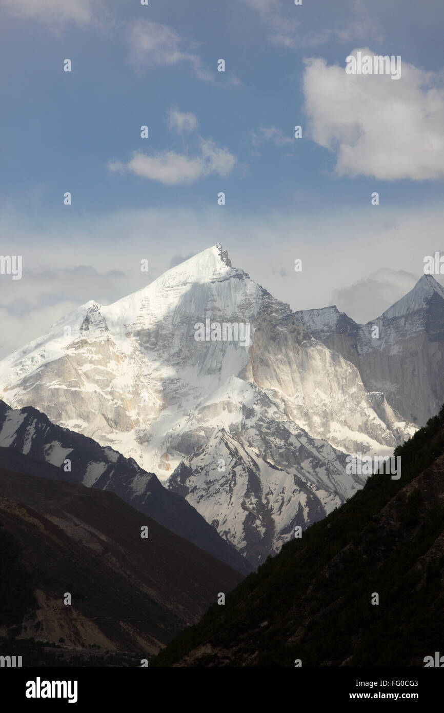Coperta di neve montagna Gangotri Uttarakhand India Asia Foto Stock
