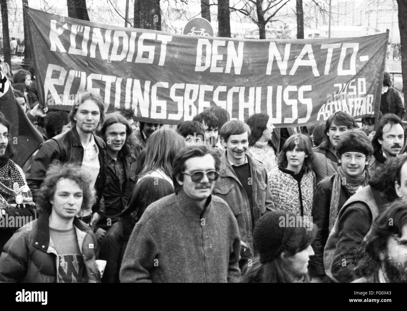 Jusos - giovani socialdemocratici - dimostrare il 17 aprile 1982 a Monaco di Baviera contro la NATO Decisione Double-Track|. Foto Stock