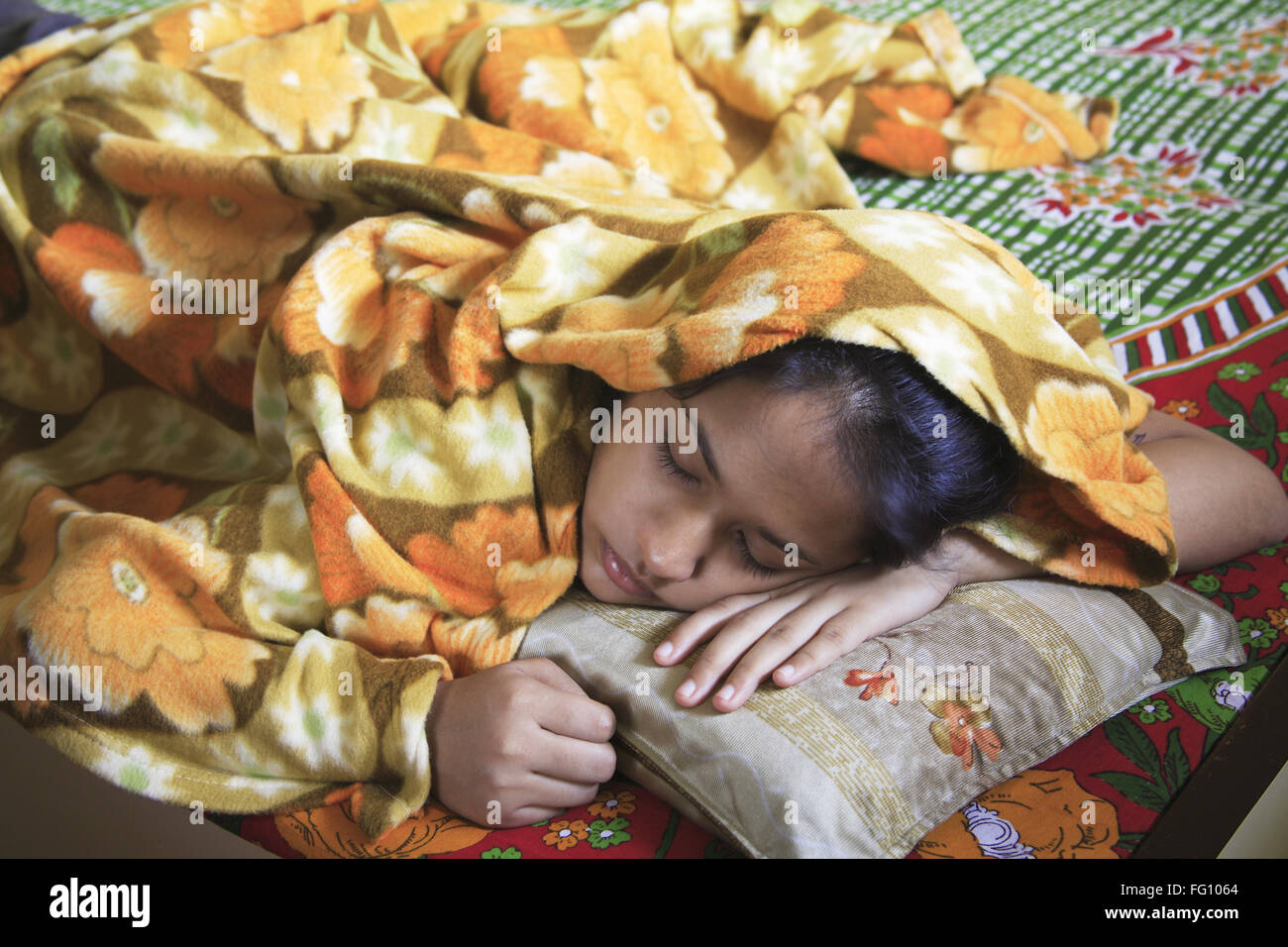 Ragazza dorme sul letto signor#201 Foto Stock